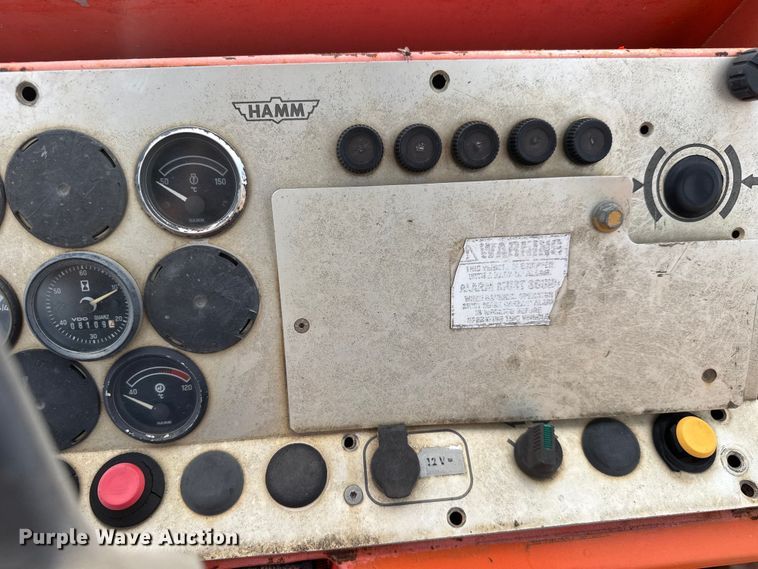 image for item EM8429 Hamm 2422 DS single drum roller