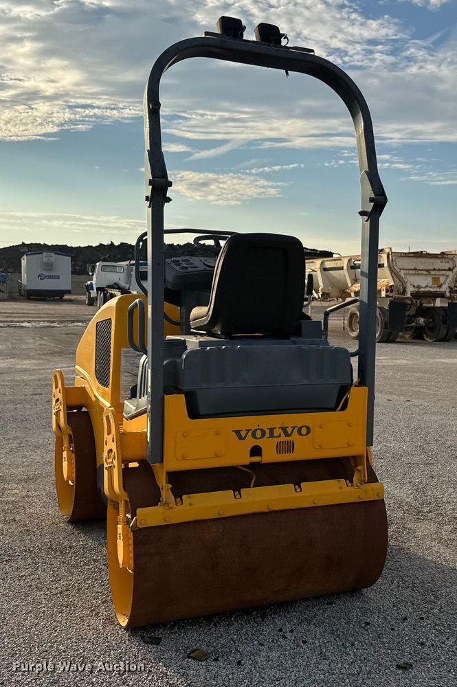 image for item EM8431 Volvo DD24 double drum vibratory roller