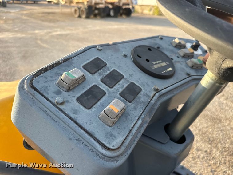 image for item EM8431 Volvo DD24 double drum vibratory roller