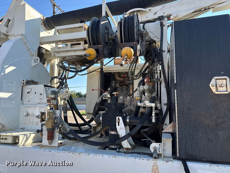 image for item EM8432 2009 International 7400 sewer jetter truck