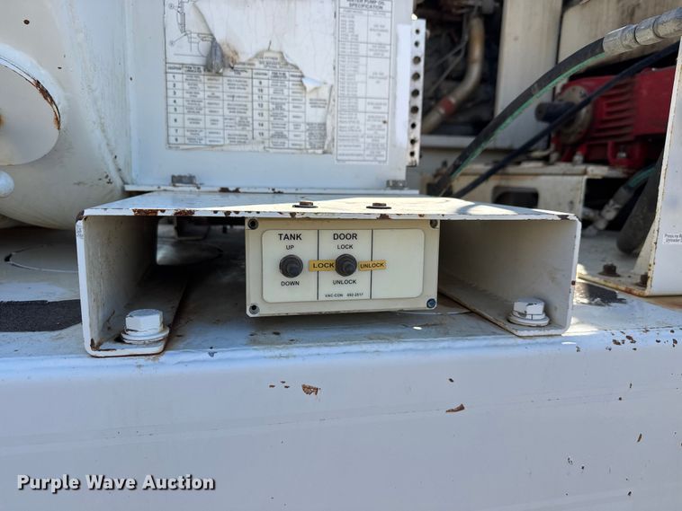 image for item EM8432 2009 International 7400 sewer jetter truck