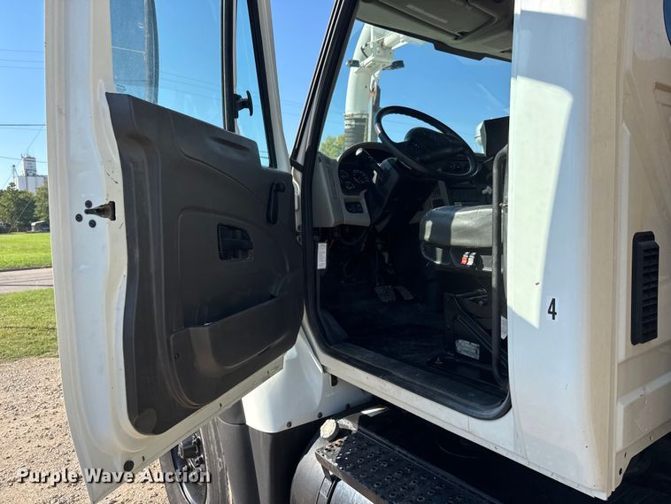 image for item EM8432 2009 International 7400 sewer jetter truck