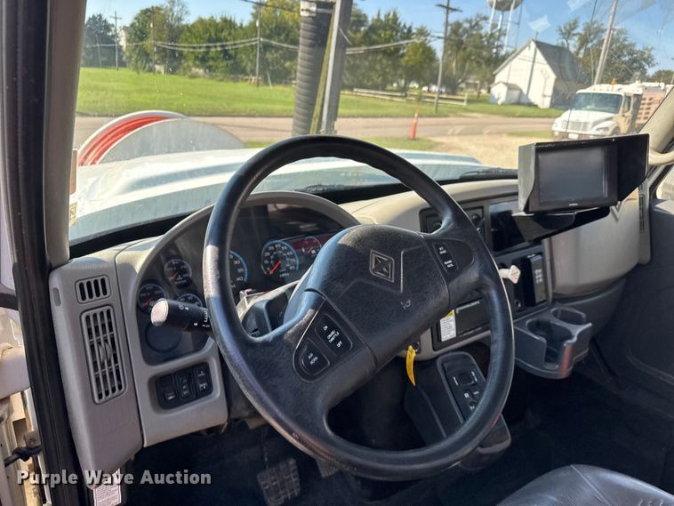 image for item EM8432 2009 International 7400 sewer jetter truck