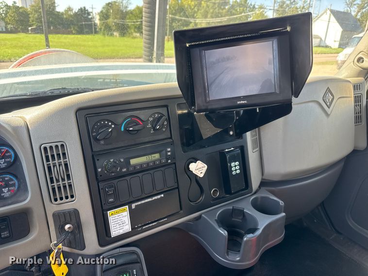 image for item EM8432 2009 International 7400 sewer jetter truck