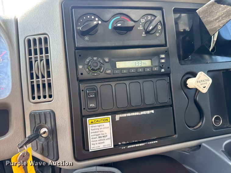 image for item EM8432 2009 International 7400 sewer jetter truck