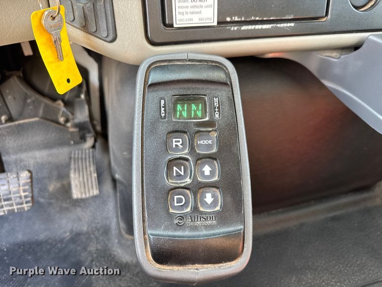 image for item EM8432 2009 International 7400 sewer jetter truck