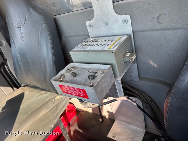 image for item EM8432 2009 International 7400 sewer jetter truck