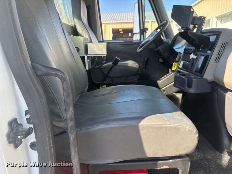 image for item EM8432 2009 International 7400 sewer jetter truck