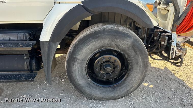 image for item EM8432 2009 International 7400 sewer jetter truck