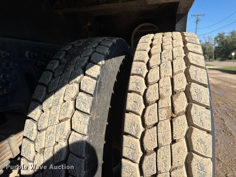 image for item EM8432 2009 International 7400 sewer jetter truck