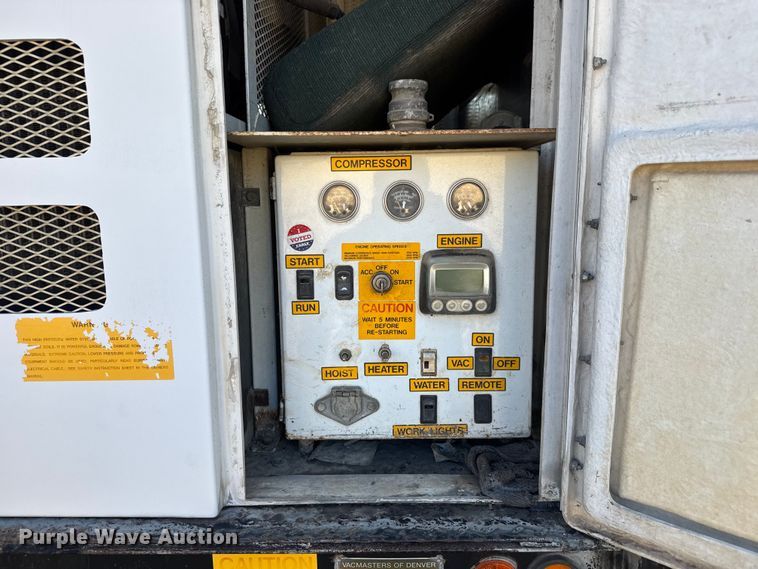 image for item EM8433 2012 Freightliner Business Class M2 hydrovac truck