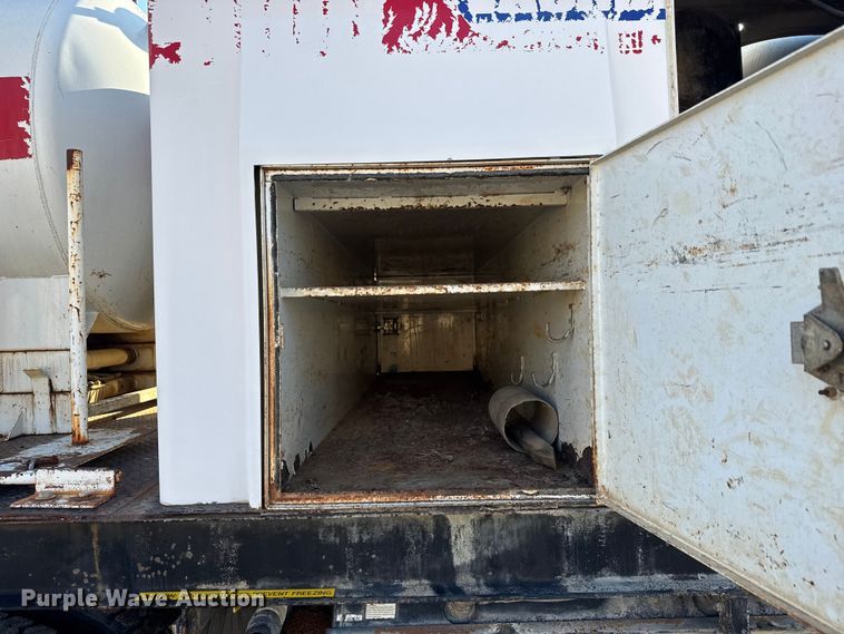 image for item EM8433 2012 Freightliner Business Class M2 hydrovac truck