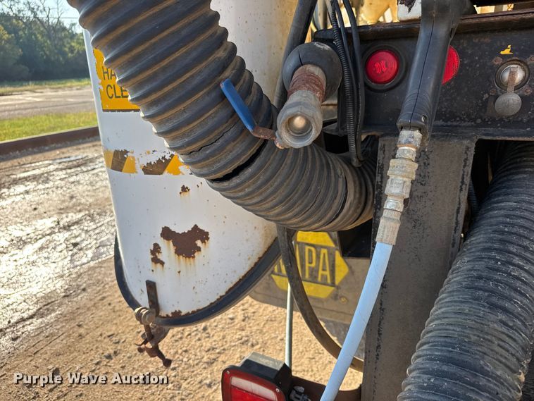 image for item EM8433 2012 Freightliner Business Class M2 hydrovac truck