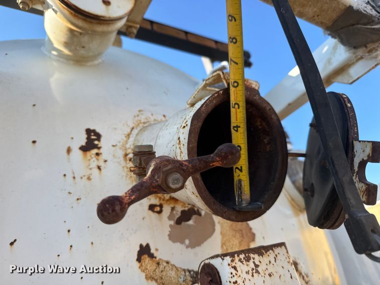 image for item EM8433 2012 Freightliner Business Class M2 hydrovac truck