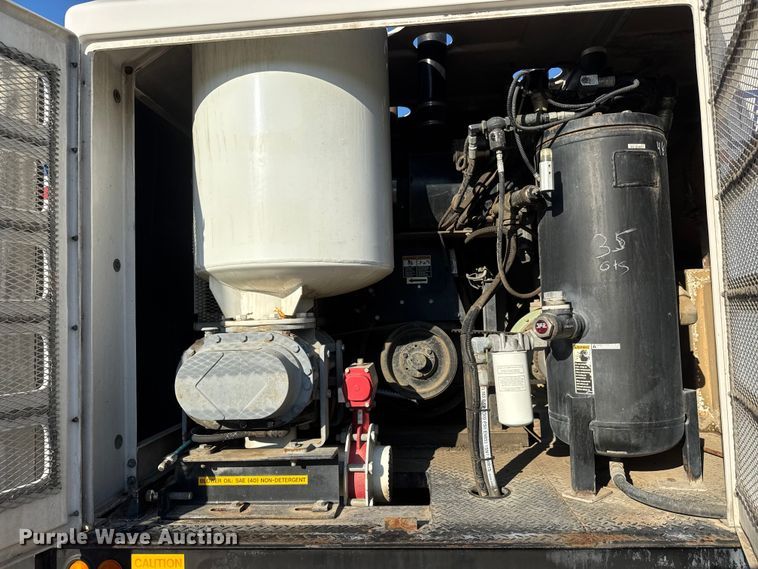 image for item EM8433 2012 Freightliner Business Class M2 hydrovac truck