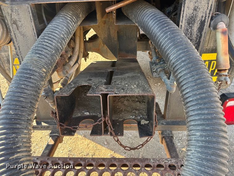 image for item EM8433 2012 Freightliner Business Class M2 hydrovac truck