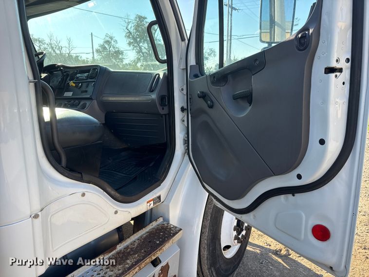 image for item EM8433 2012 Freightliner Business Class M2 hydrovac truck