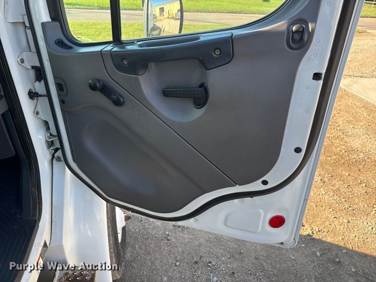 image for item EM8433 2012 Freightliner Business Class M2 hydrovac truck