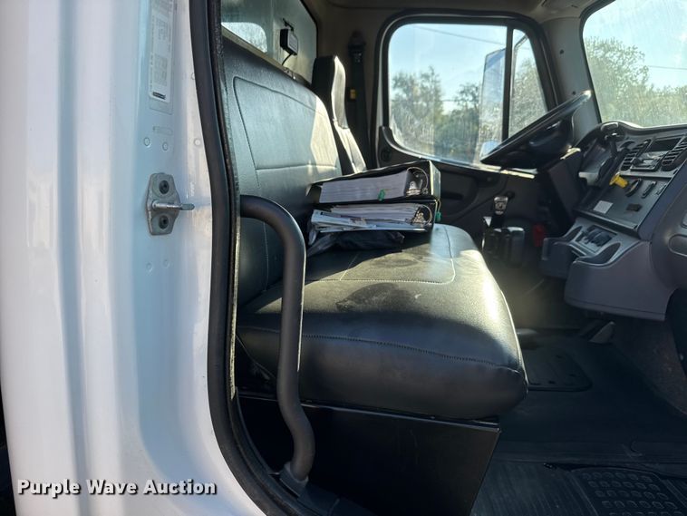 image for item EM8433 2012 Freightliner Business Class M2 hydrovac truck