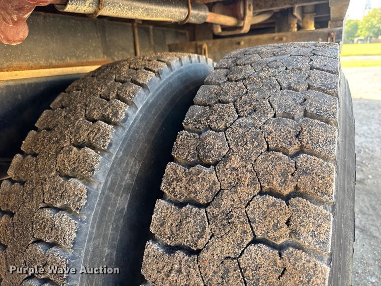 image for item EM8433 2012 Freightliner Business Class M2 hydrovac truck