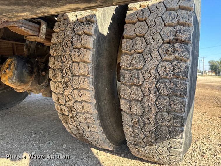 image for item EM8433 2012 Freightliner Business Class M2 hydrovac truck