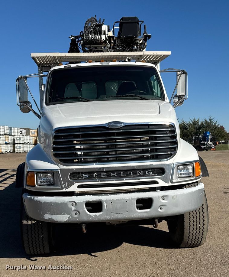 image for item EM8442 2007 Sterling L9500 Series flatbed truck
