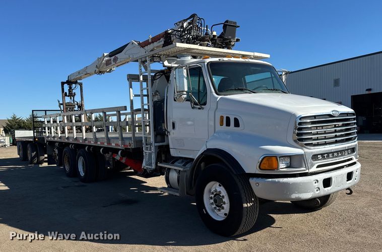image for item EM8442 2007 Sterling L9500 Series flatbed truck