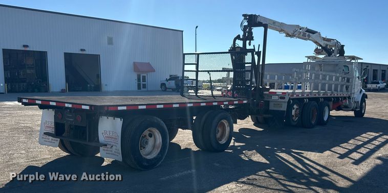 image for item EM8442 2007 Sterling L9500 Series flatbed truck