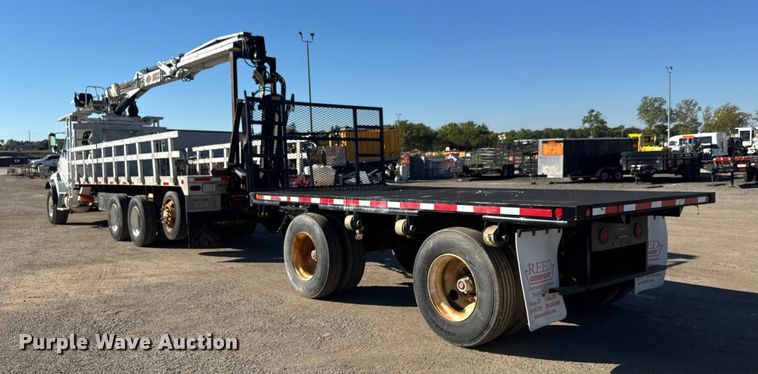 image for item EM8442 2007 Sterling L9500 Series flatbed truck