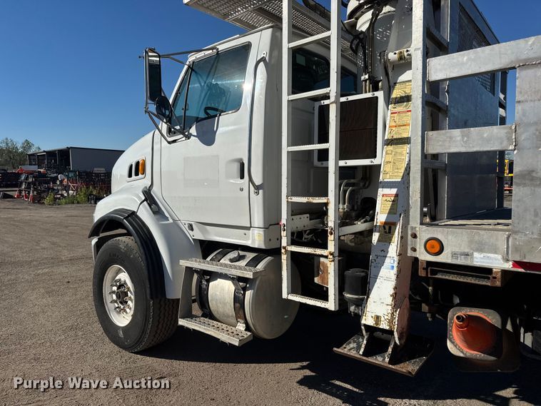 image for item EM8442 2007 Sterling L9500 Series flatbed truck