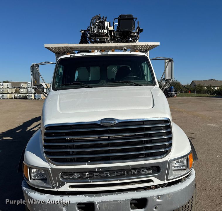 image for item EM8442 2007 Sterling L9500 Series flatbed truck