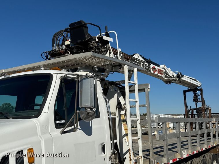 image for item EM8442 2007 Sterling L9500 Series flatbed truck