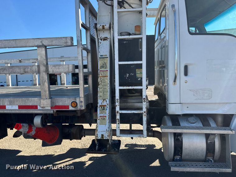 image for item EM8442 2007 Sterling L9500 Series flatbed truck