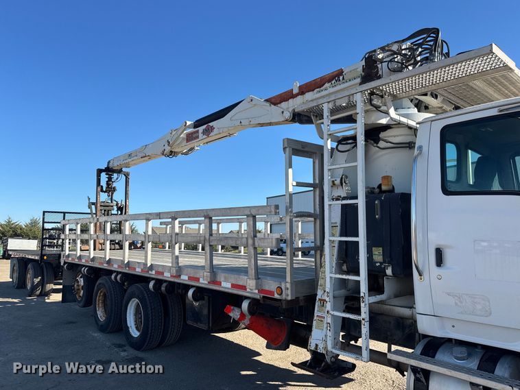 image for item EM8442 2007 Sterling L9500 Series flatbed truck