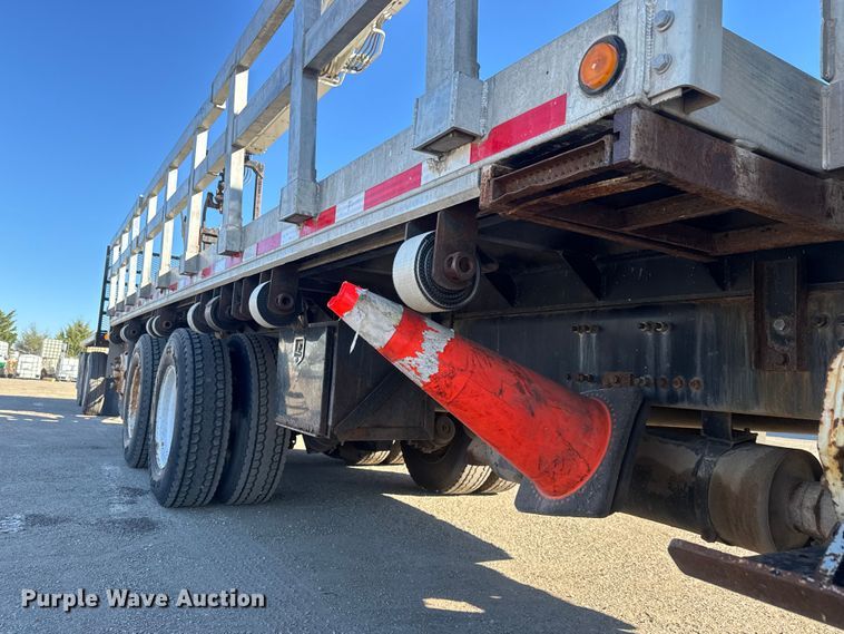 image for item EM8442 2007 Sterling L9500 Series flatbed truck