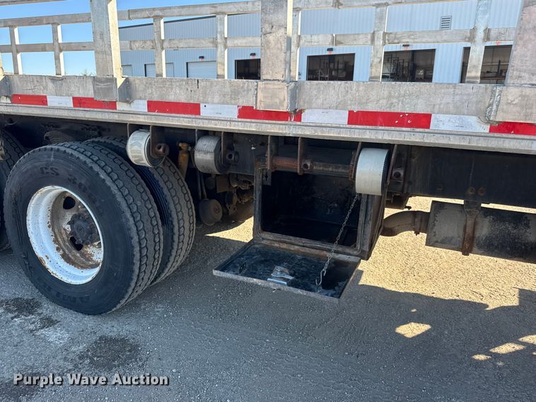 image for item EM8442 2007 Sterling L9500 Series flatbed truck