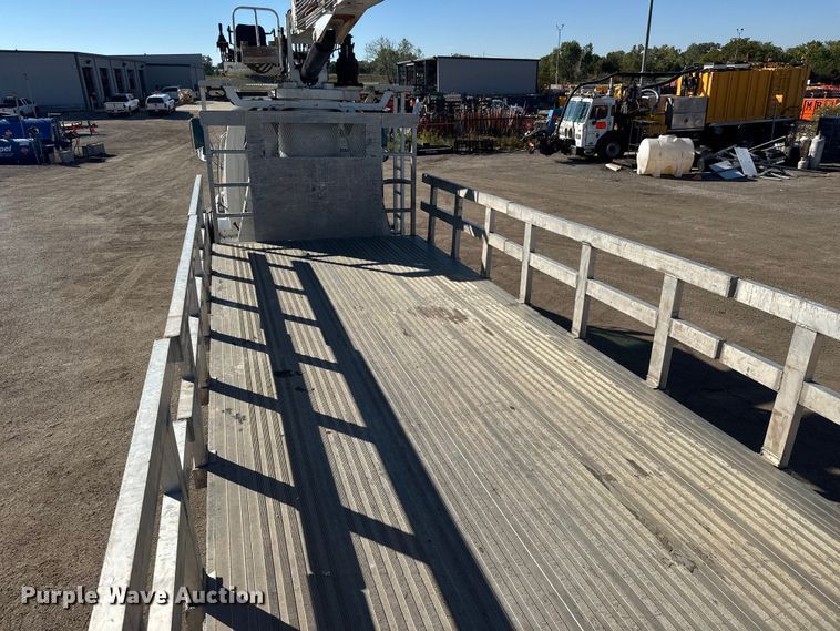 image for item EM8442 2007 Sterling L9500 Series flatbed truck