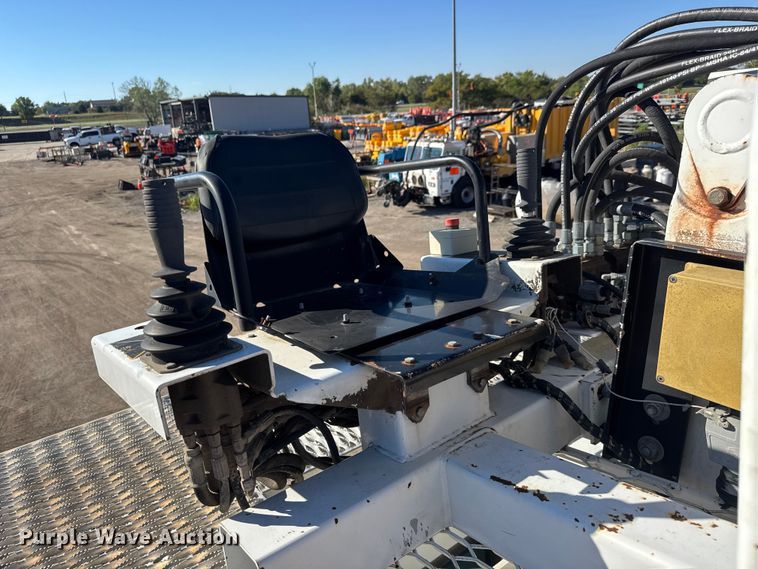 image for item EM8442 2007 Sterling L9500 Series flatbed truck