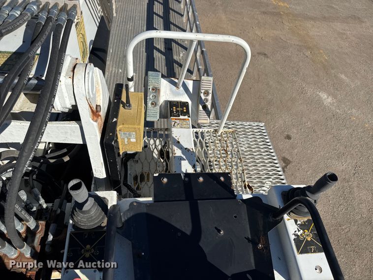 image for item EM8442 2007 Sterling L9500 Series flatbed truck