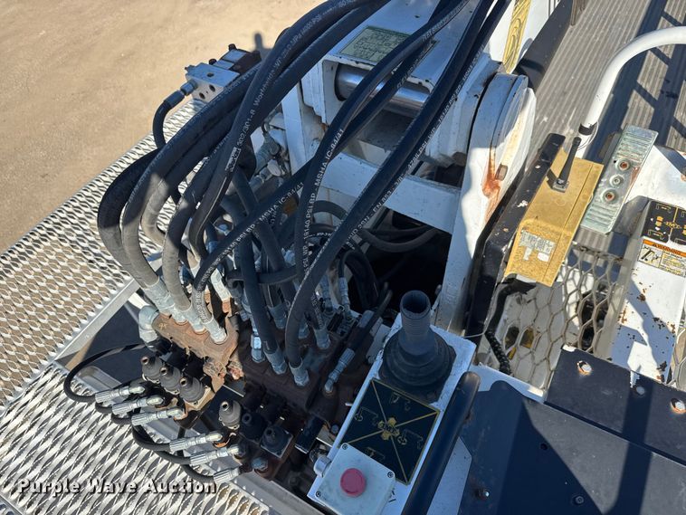 image for item EM8442 2007 Sterling L9500 Series flatbed truck