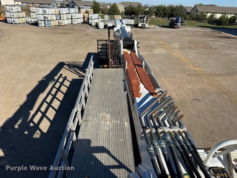 image for item EM8442 2007 Sterling L9500 Series flatbed truck