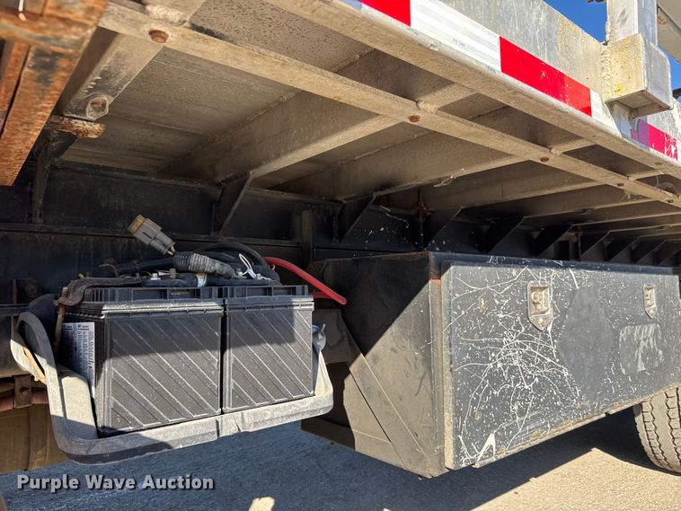 image for item EM8442 2007 Sterling L9500 Series flatbed truck