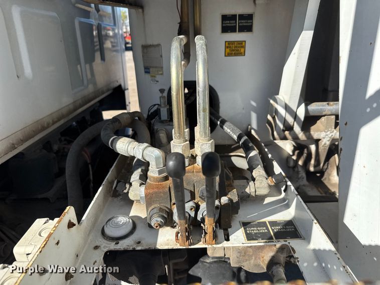 image for item EM8442 2007 Sterling L9500 Series flatbed truck