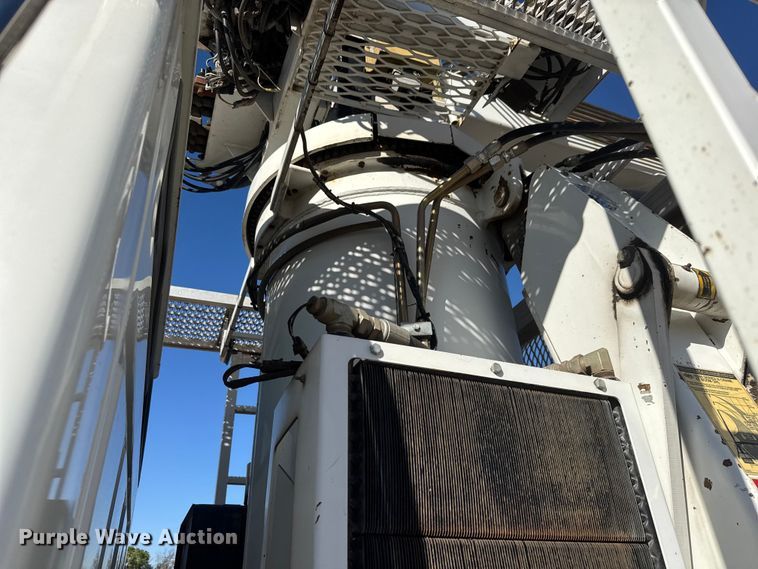 image for item EM8442 2007 Sterling L9500 Series flatbed truck