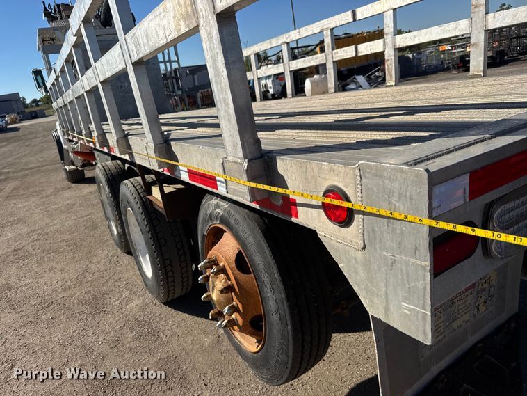 image for item EM8442 2007 Sterling L9500 Series flatbed truck