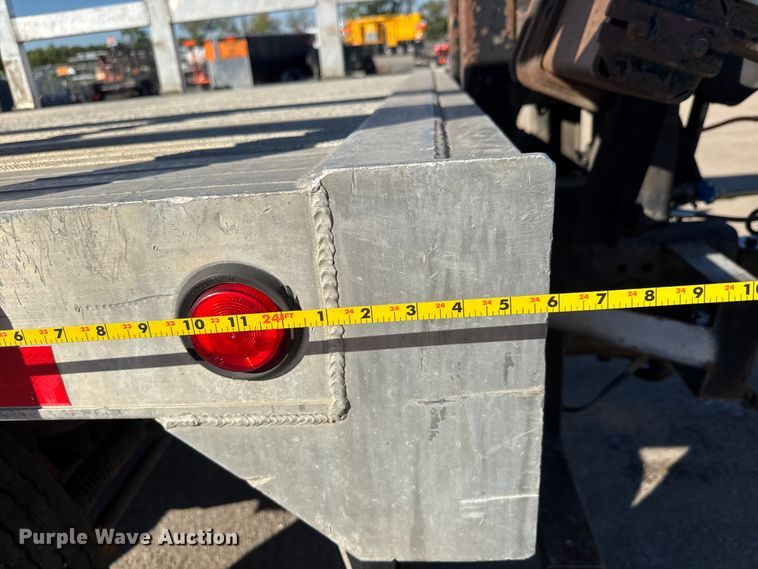 image for item EM8442 2007 Sterling L9500 Series flatbed truck