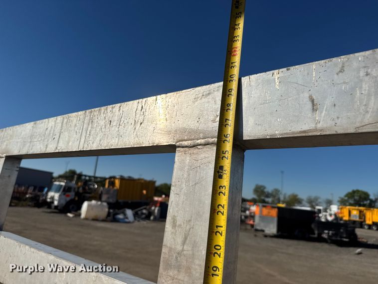 image for item EM8442 2007 Sterling L9500 Series flatbed truck