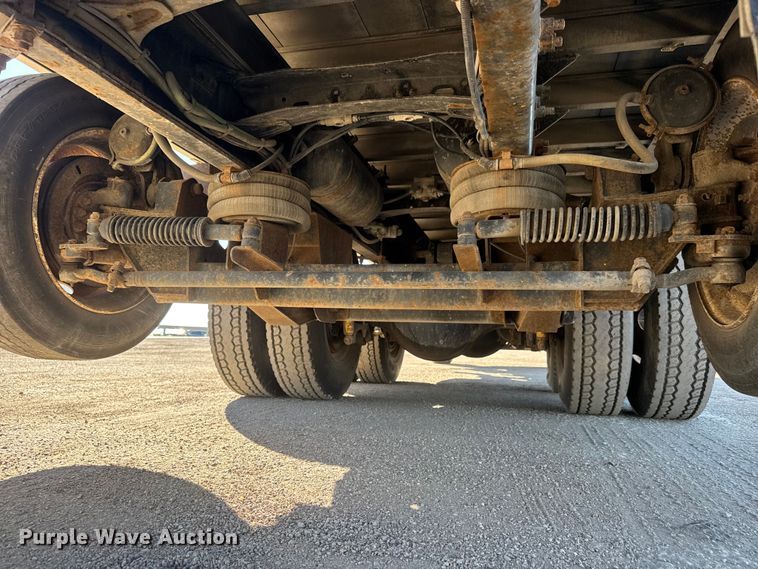 image for item EM8442 2007 Sterling L9500 Series flatbed truck