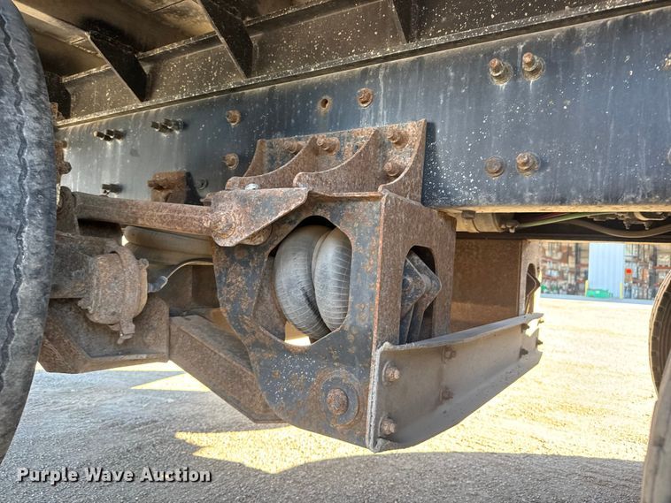 image for item EM8442 2007 Sterling L9500 Series flatbed truck