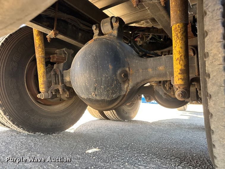 image for item EM8442 2007 Sterling L9500 Series flatbed truck